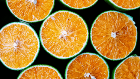 Zitrus Orange mit gruener Schale